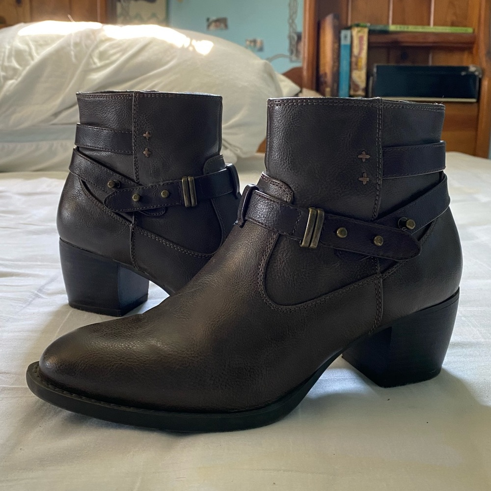 🏔White Mountain Ankle Boots🗻